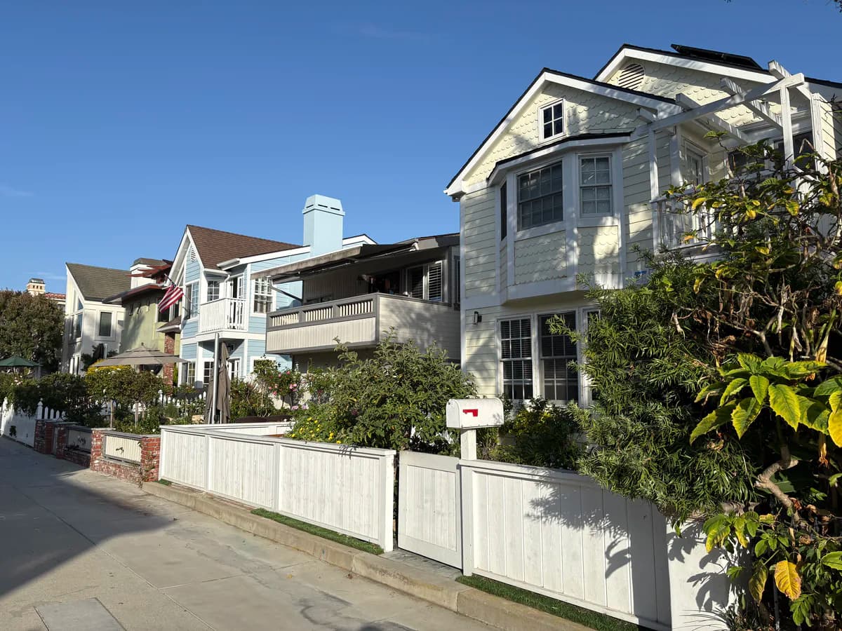 Coastal homes lining a narrow Manhattan Beach street