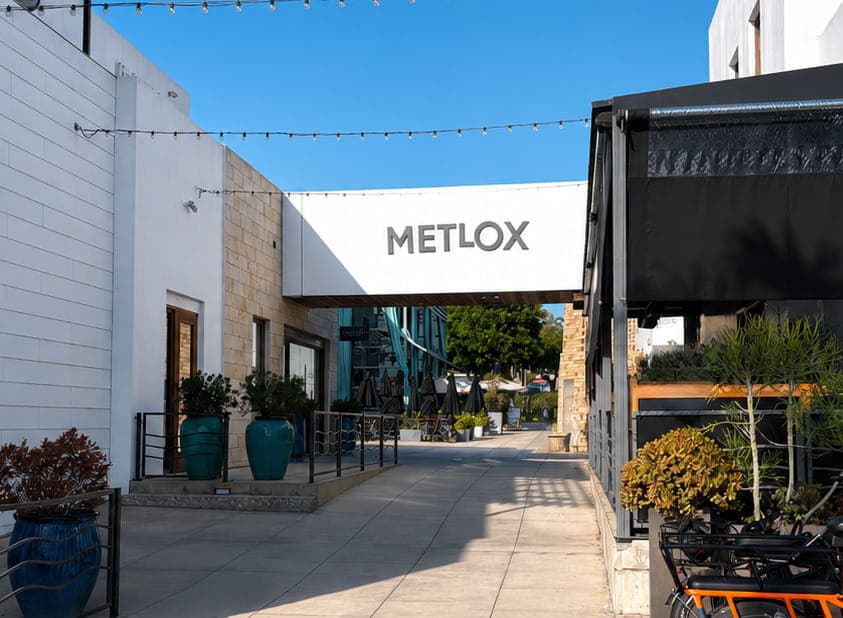 Walkway and storefronts at Metlox Plaza in Manhattan Beach