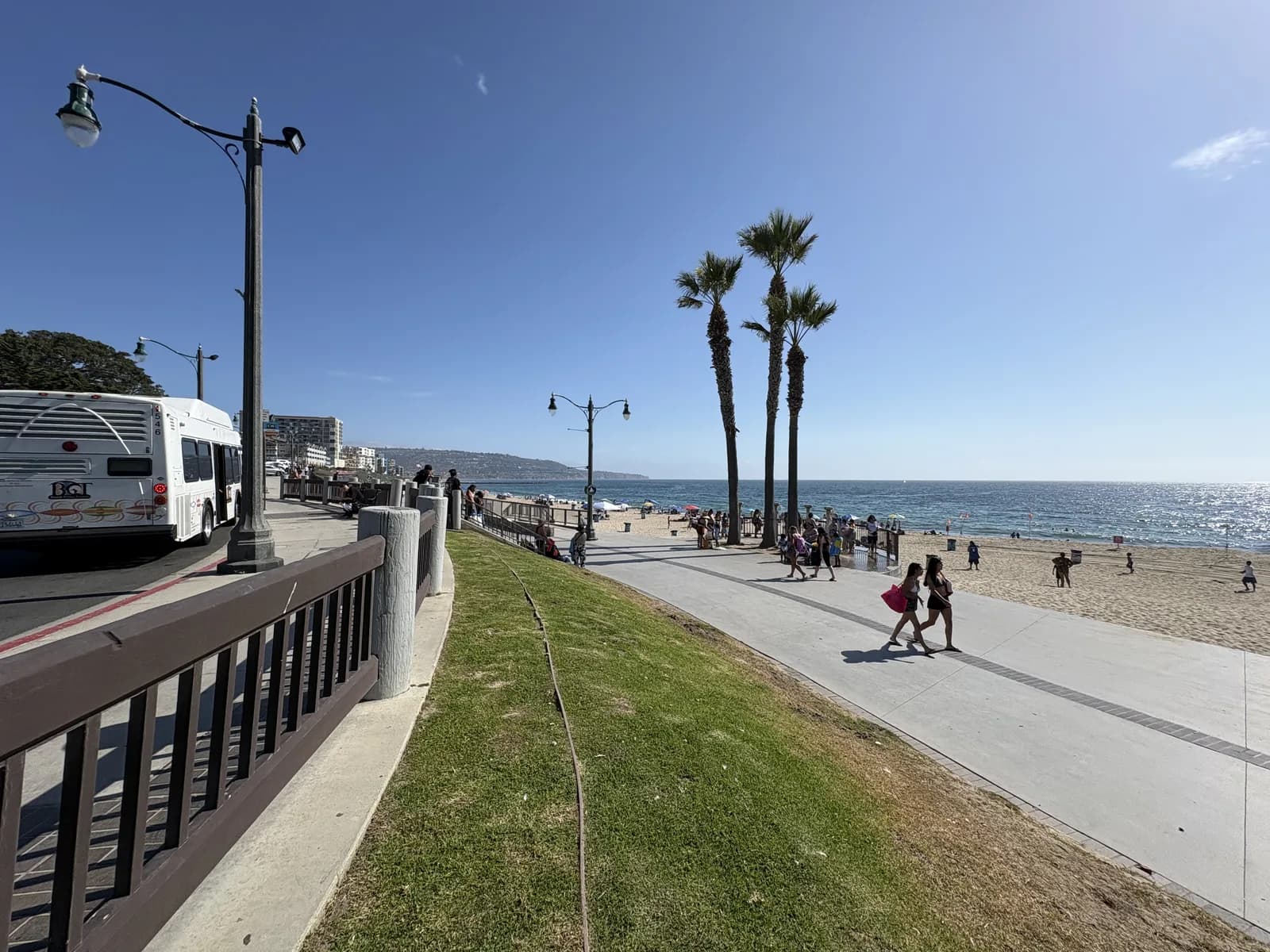 People walking and cycling along the Redondo Beach recreation path